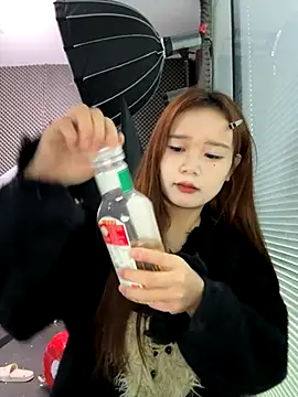 YY-27 online show from October 23, 2025, 4:45 am