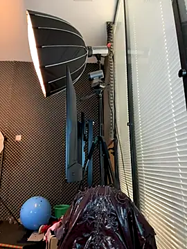 YY-27 online show from November 14, 2025, 6:45 am