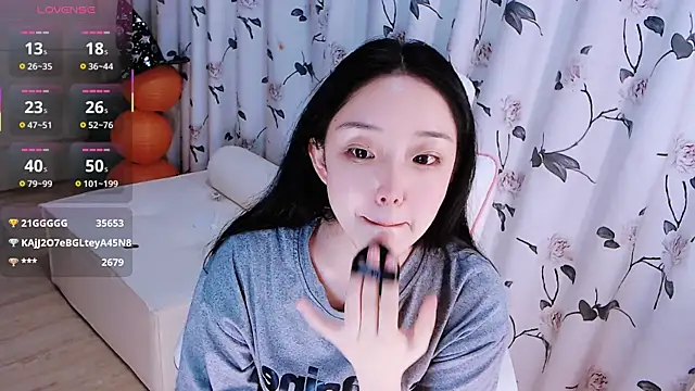 Snapshot of Niannian- chatting on November 6, 2025, 5:03 pm Niannian- online show from November 6, 2025, 5:03 pm