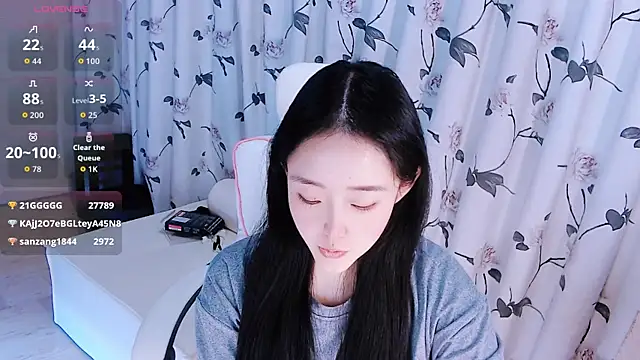 Snapshot of Niannian- chatting on November 30, 2025, 6:23 pm Niannian- online show from November 30, 2025, 6:23 pm