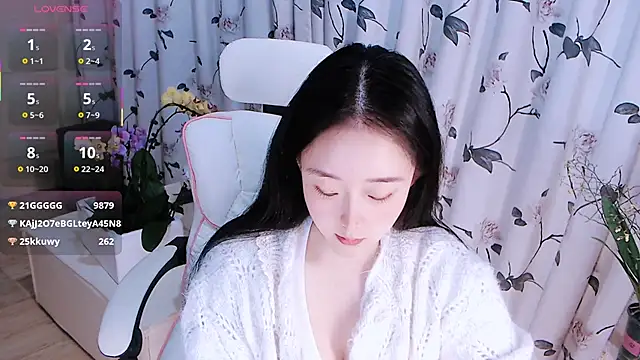 Snapshot of Niannian- chatting on December 5, 2025, 6:04 pm Niannian- online show from December 5, 2025, 6:04 pm