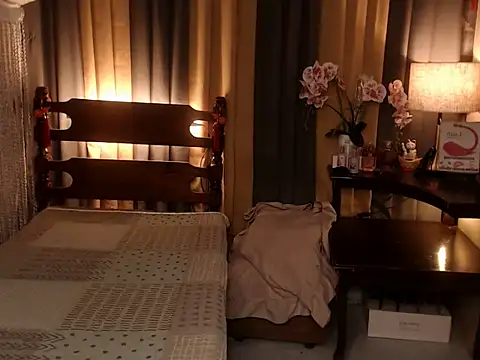 Jastine hunk online show from December 2, 2025, 4:18 am