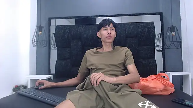 Daniel delux  online show from September 23, 2025, 11:13 am