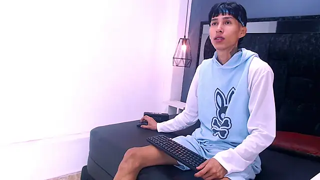 Daniel delux  online show from October 30, 2025, 12:17 pm