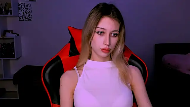 Snapshot of Lori_lolii chatting on October 17, 2025, 5:59 pm Lori lolii online show from October 17, 2025, 5:59 pm