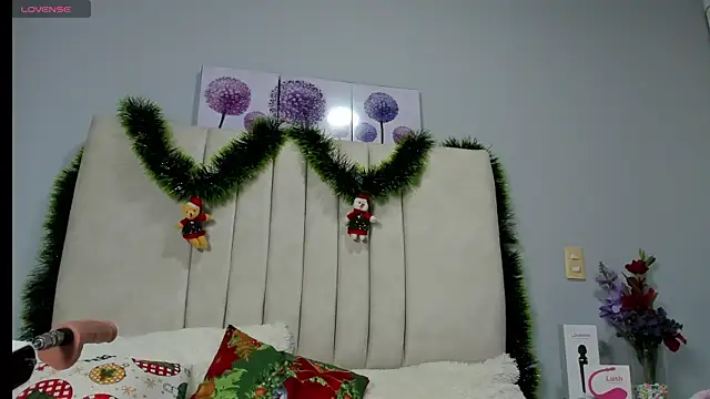 Snapshot of AmandaaWats chatting on December 13, 2025, 7:53 pm AmandaaWats online show from December 13, 2025, 7:53 pm