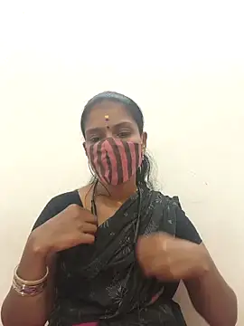 Snapshot of Tamil_Yalini12 chatting on October 5, 2025, 10:13 am Tamil Yalini12 online show from October 5, 2025, 10:13 am