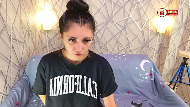 Charming LIA online show from November 6, 2025, 5:14 pm