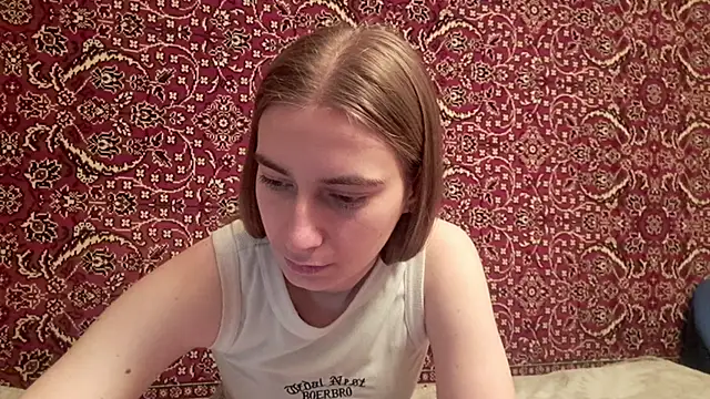 ivetabloom online show from November 19, 2025, 3:01 pm