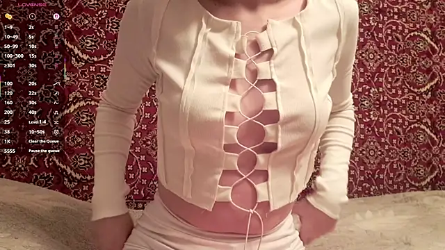 ivetabloom online show from December 5, 2025, 7:21 pm