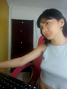 Snapshot of xoxo_milk chatting on October 28, 2025, 4:20 pm xoxo milk online show from October 28, 2025, 4:20 pm