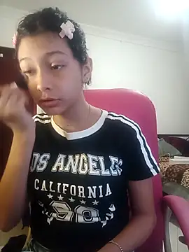 Snapshot of xoxo_milk chatting on November 10, 2025, 4:17 pm xoxo milk online show from November 10, 2025, 4:17 pm