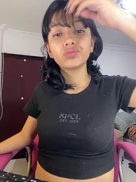 Snapshot of xoxo_milk chatting on November 18, 2025, 8:02 pm xoxo milk online show from November 18, 2025, 8:02 pm