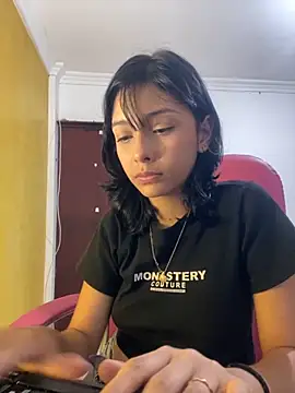 Snapshot of xoxo_milk chatting on November 30, 2025, 12:03 am xoxo milk online show from November 30, 2025, 12:03 am