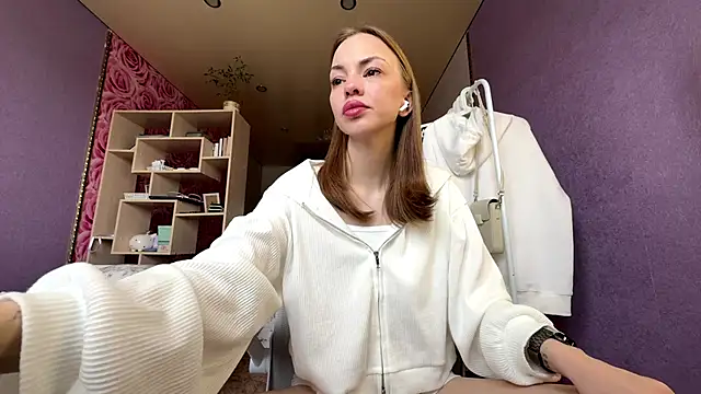Snapshot of SofiaSmiles chatting on October 5, 2025, 5:39 am SofiaSmiles online show from October 5, 2025, 5:39 am