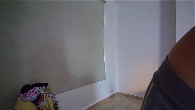 Julieta Rose19 online show from October 7, 2025, 10:29 pm