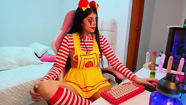 Julieta Rose19 online show from November 1, 2025, 4:03 am