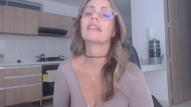 Snapshot of LovePaula chatting on November 30, 2025, 12:20 pm LovePaula online show from November 30, 2025, 12:20 pm