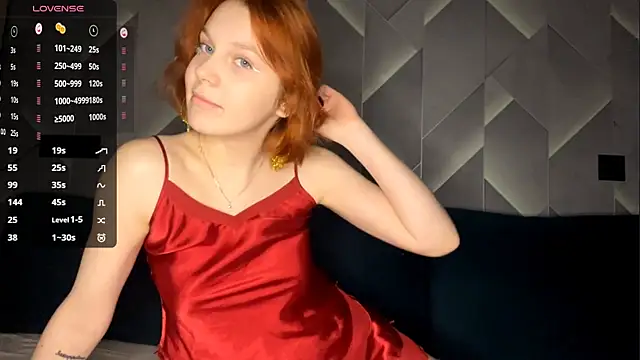 FoxLina online show from November 20, 2025, 7:46 pm