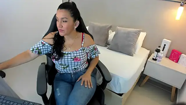 zoee zi online show from September 26, 2025, 6:56 pm