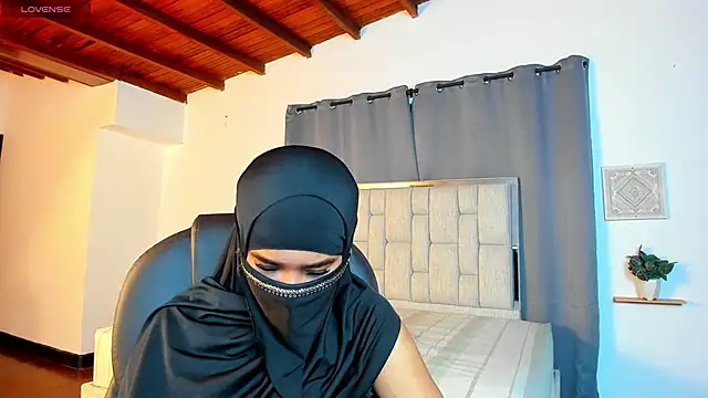 kalila latif online show from November 28, 2025, 2:58 am