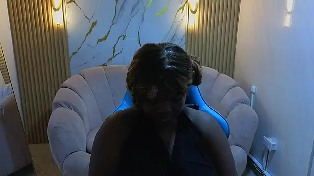 Soffia b online show from November 29, 2025, 8:01 pm