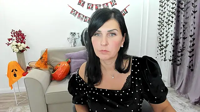 Moon Veloure1 online show from October 29, 2025, 11:34 am