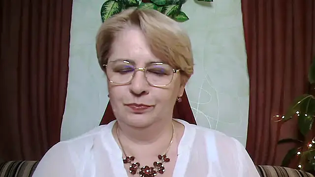 Snapshot of Selena-Velvet chatting on October 3, 2025, 12:24 pm Selena-Velvet online show from October 3, 2025, 12:24 pm