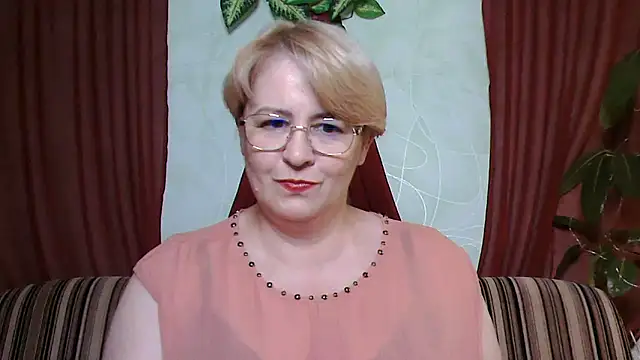 Snapshot of Selena-Velvet chatting on October 5, 2025, 12:58 pm Selena-Velvet online show from October 5, 2025, 12:58 pm