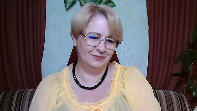 Snapshot of Selena-Velvet chatting on October 8, 2025, 12:25 pm Selena-Velvet online show from October 8, 2025, 12:25 pm