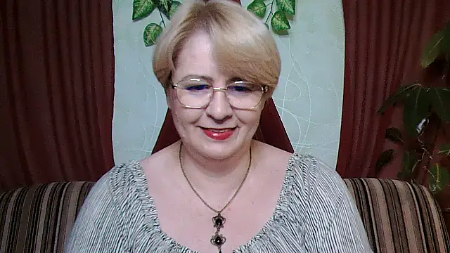 Snapshot of Selena-Velvet chatting on October 12, 2025, 1:21 pm Selena-Velvet online show from October 12, 2025, 1:21 pm