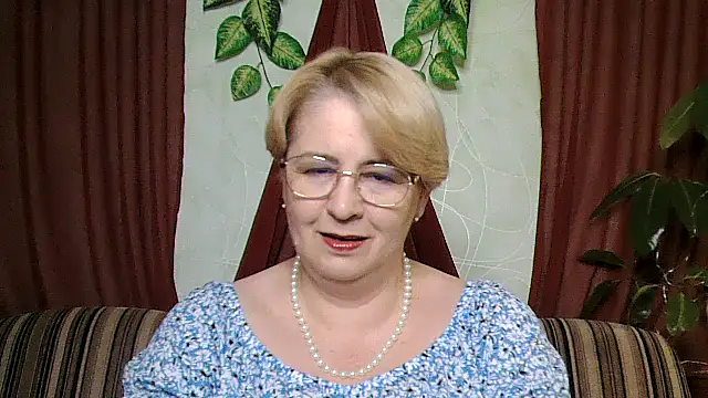 Snapshot of Selena-Velvet chatting on October 16, 2025, 1:01 pm Selena-Velvet online show from October 16, 2025, 1:01 pm