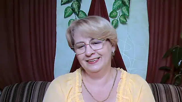 Snapshot of Selena-Velvet chatting on October 17, 2025, 12:52 pm Selena-Velvet online show from October 17, 2025, 12:52 pm