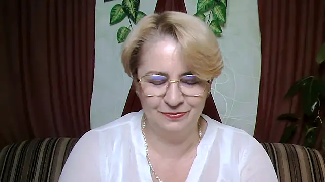 Snapshot of Selena-Velvet chatting on October 18, 2025, 1:23 pm Selena-Velvet online show from October 18, 2025, 1:23 pm