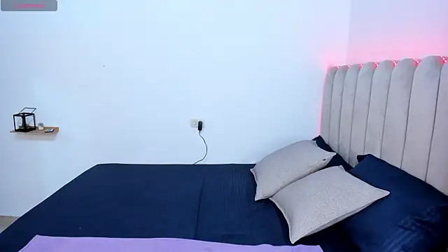 danika moriii online show from December 17, 2025, 11:33 pm