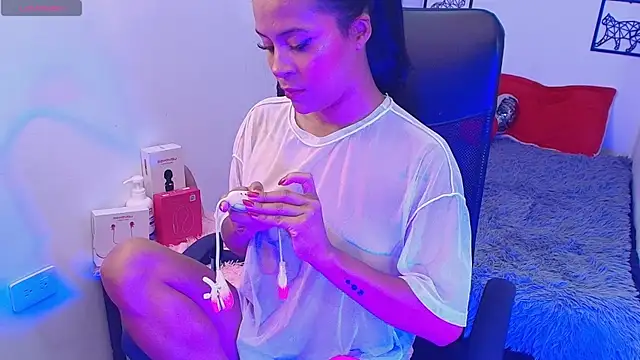 Snapshot of Natty_Reyes chatting on October 29, 2025, 6:42 pm Natty Reyes online show from October 29, 2025, 6:42 pm