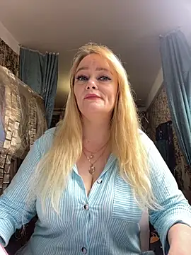 Snapshot of Sweet-blonde chatting on November 8, 2025, 8:51 pm Sweet-blonde online show from November 8, 2025, 8:51 pm