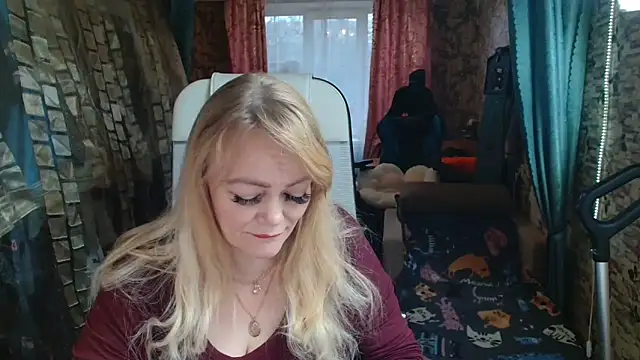 Snapshot of Sweet-blonde chatting on November 10, 2025, 10:36 am Sweet-blonde online show from November 10, 2025, 10:36 am