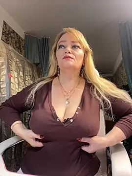 Snapshot of Sweet-blonde chatting on December 3, 2025, 5:00 pm Sweet-blonde online show from December 3, 2025, 5:00 pm