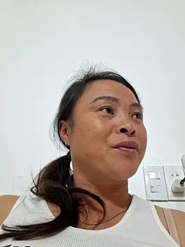 xuxulovezz online show from November 14, 2025, 12:59 pm