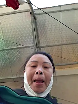 xuxulovezz online show from November 26, 2025, 11:39 pm