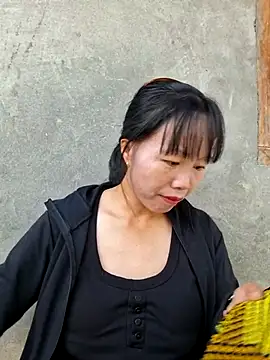 helenzz online show from October 10, 2025, 12:53 am