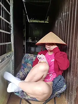 Helen-Tran online show from November 23, 2025, 1:27 am