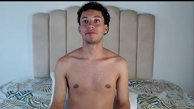 aroncooper1 online show from October 31, 2025, 3:57 pm