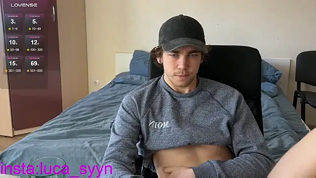 Snapshot of luca_syn chatting on October 7, 2025, 5:15 am luca syn online show from October 7, 2025, 5:15 am