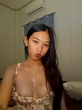 Snapshot of Bunny72772 chatting on October 24, 2025, 4:47 pm Bunny72772 online show from October 24, 2025, 4:47 pm