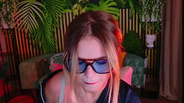 KellyHayden online show from October 14, 2025, 11:11 am