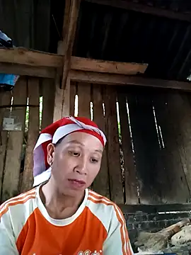 Snapshot of vtmbae chatting on October 22, 2025, 10:04 am vtmbae online show from October 22, 2025, 10:04 am