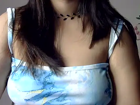 Aaliya02 online show from November 11, 2025, 8:14 am