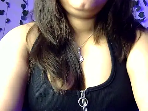 Aaliya02 online show from November 18, 2025, 9:08 pm